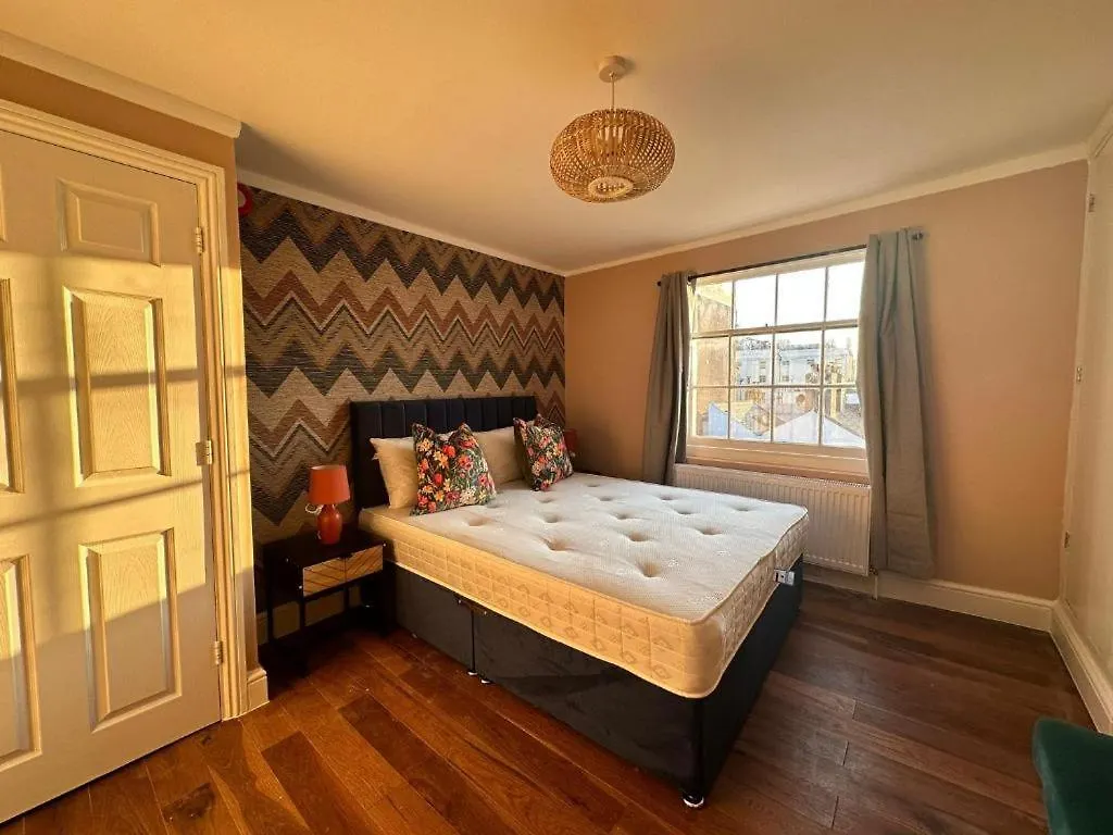 Cosy 1 Bedroom Flat Next To Brighton Beach